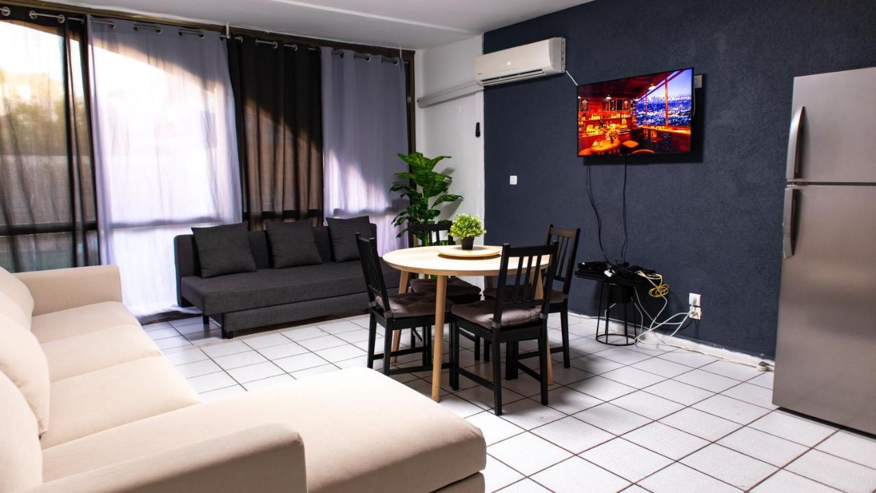 Grey House Appartamento Eilat Esterno foto