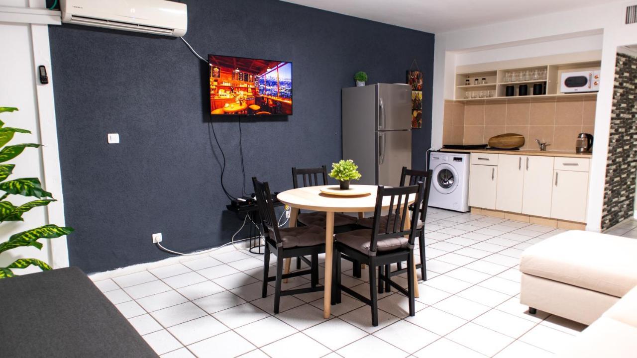 Grey House Appartamento Eilat Esterno foto