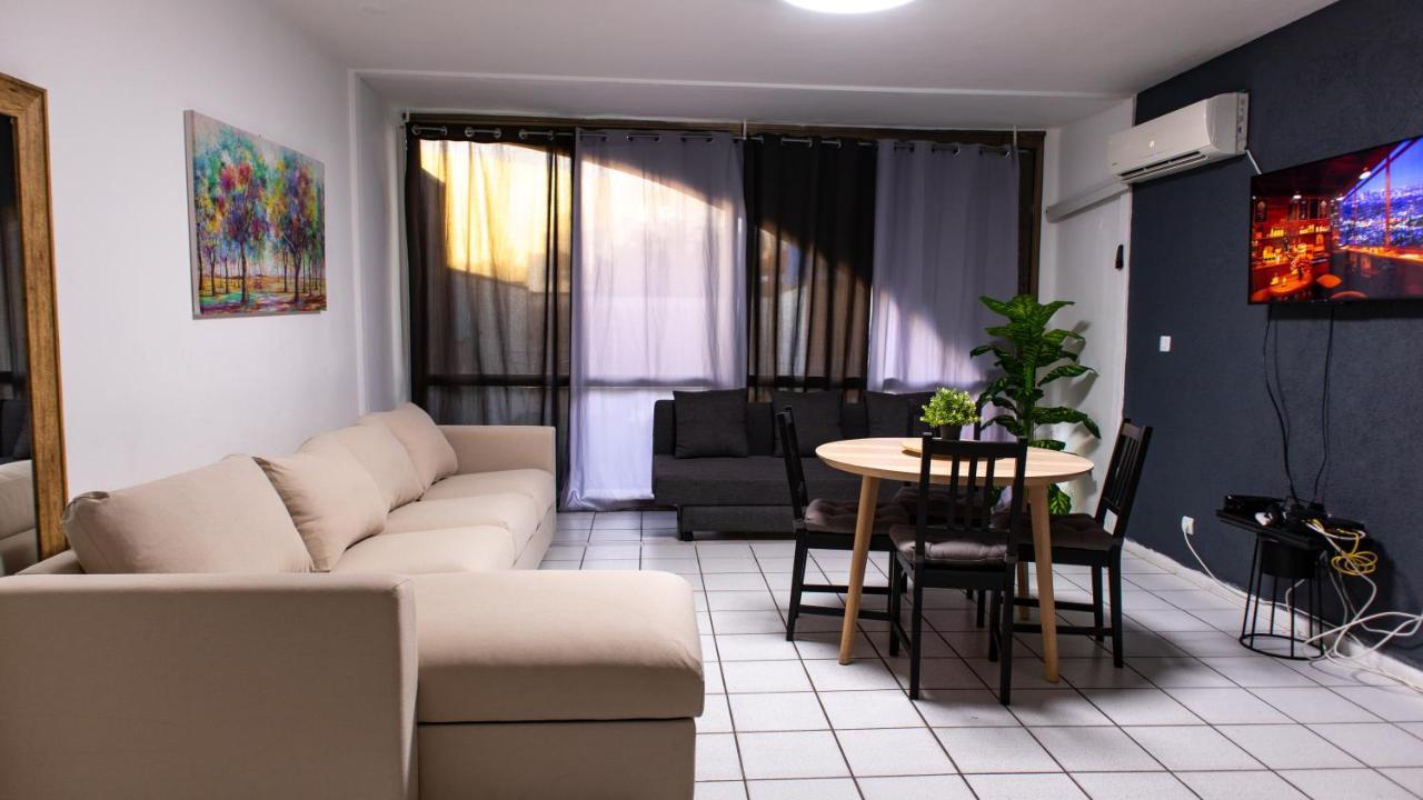 Grey House Appartamento Eilat Esterno foto