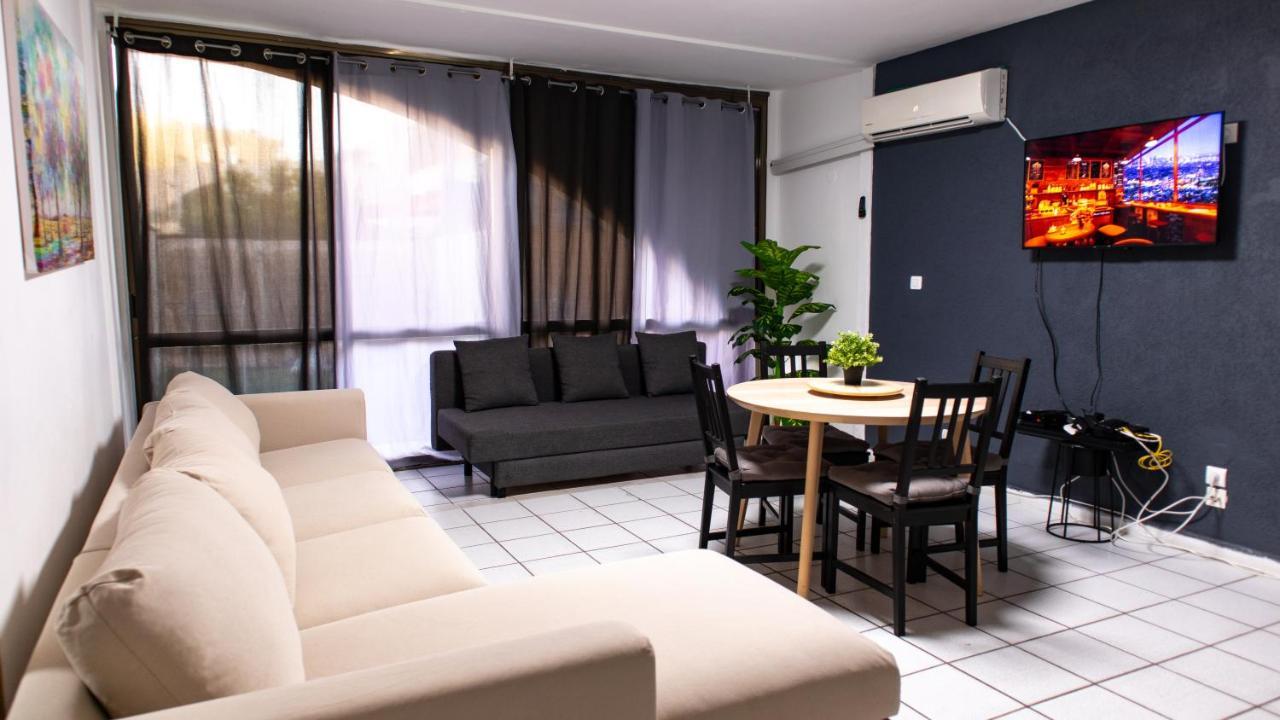 Grey House Appartamento Eilat Esterno foto